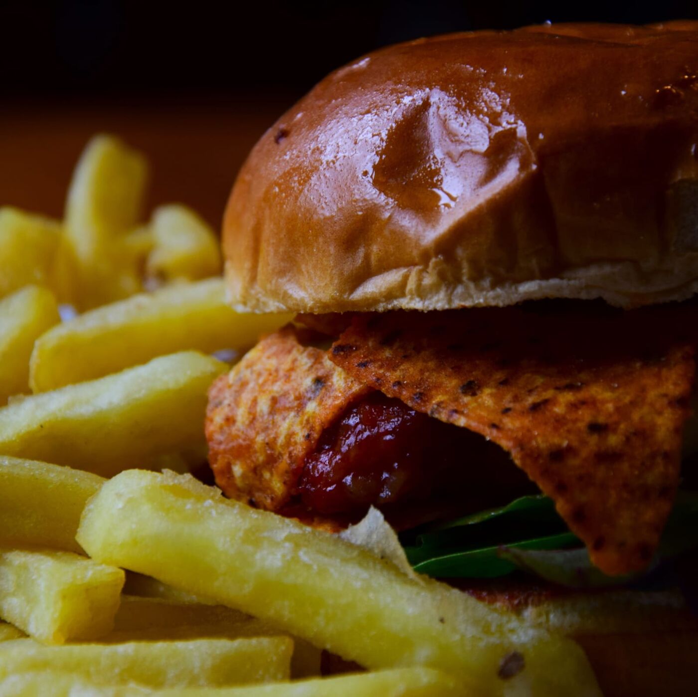House burger with crispy chips